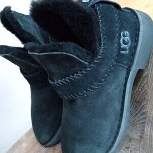 UGG Woman’s Size 6 Mckay Black Sheepskin Boots